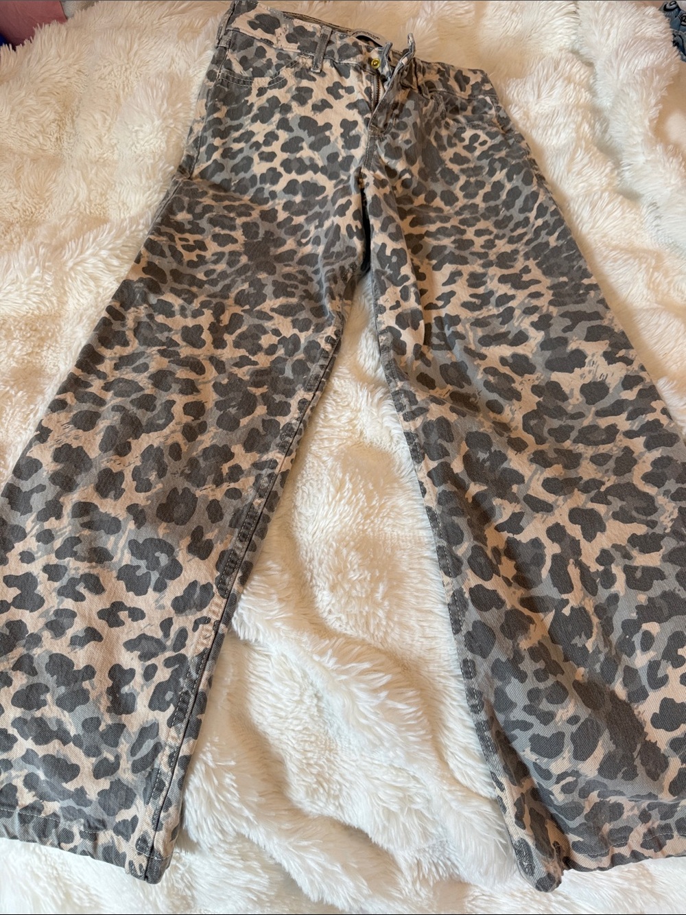 abercrombie kids Leopard Print Wide-Leg Jeans in Gray and Tan